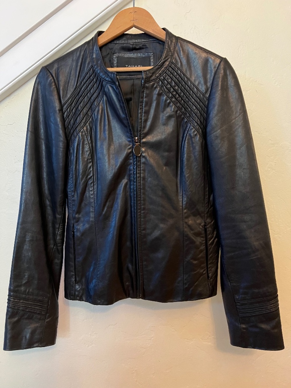 Tahari Genuine Leather Cafe Style Racer Moto Jacket EUC